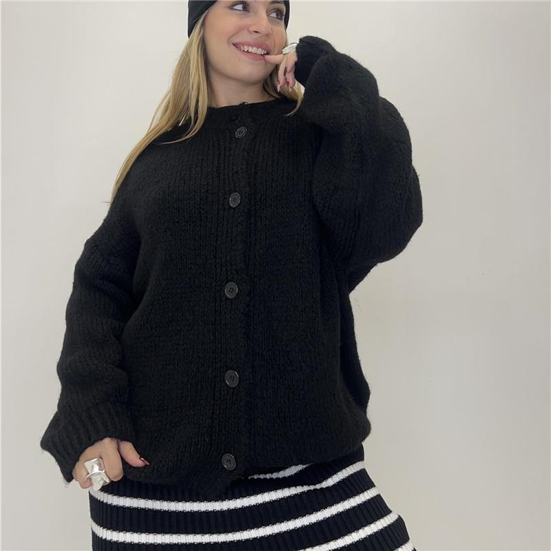 cardigan over con bottoni month